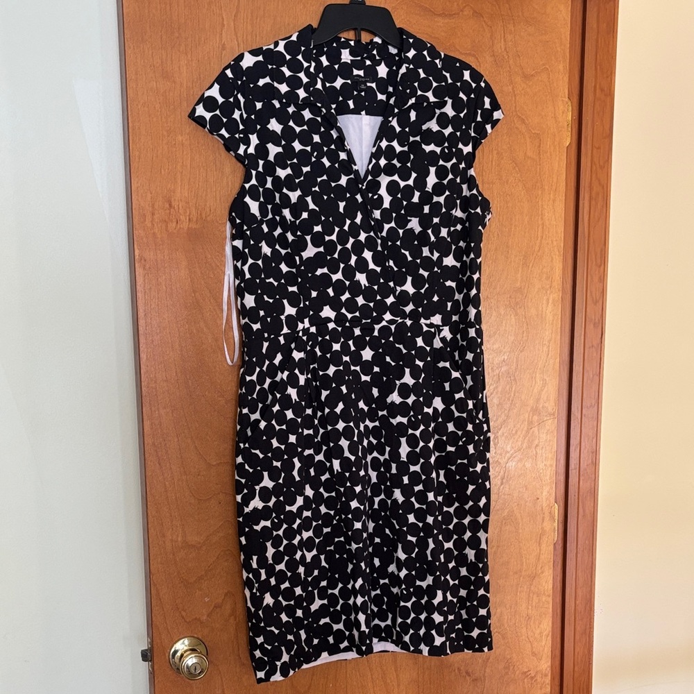 Ann Taylor Black and White Midi Dress